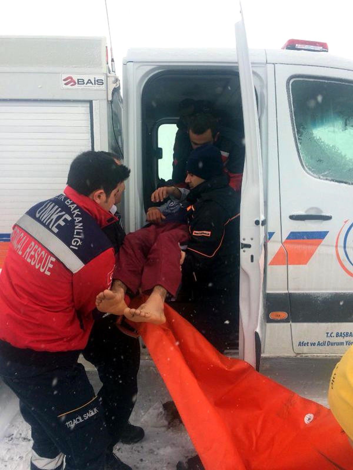 İranlı Çobanlar Tipide Ölümden Döndü
