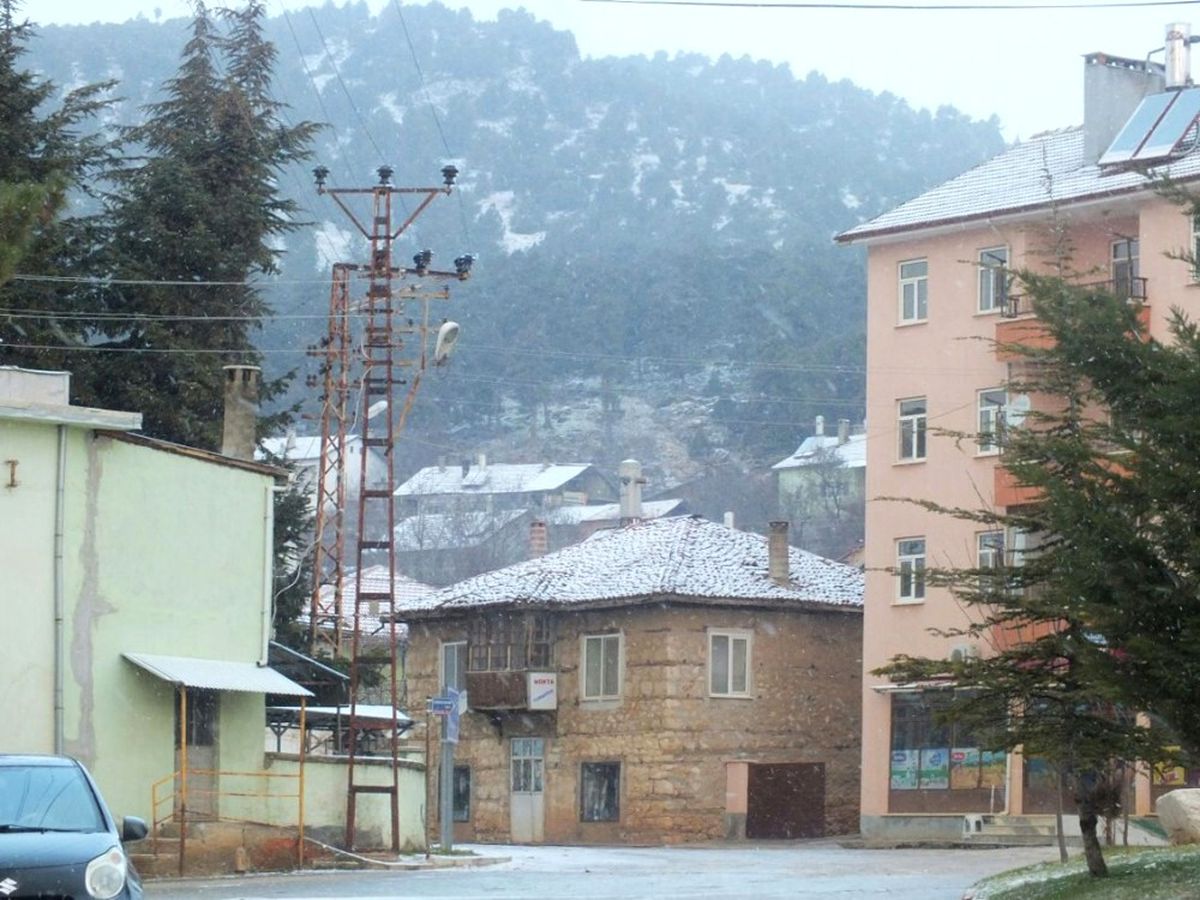 Isparta\'ya Mevsimin İlk Karı Yağdı
