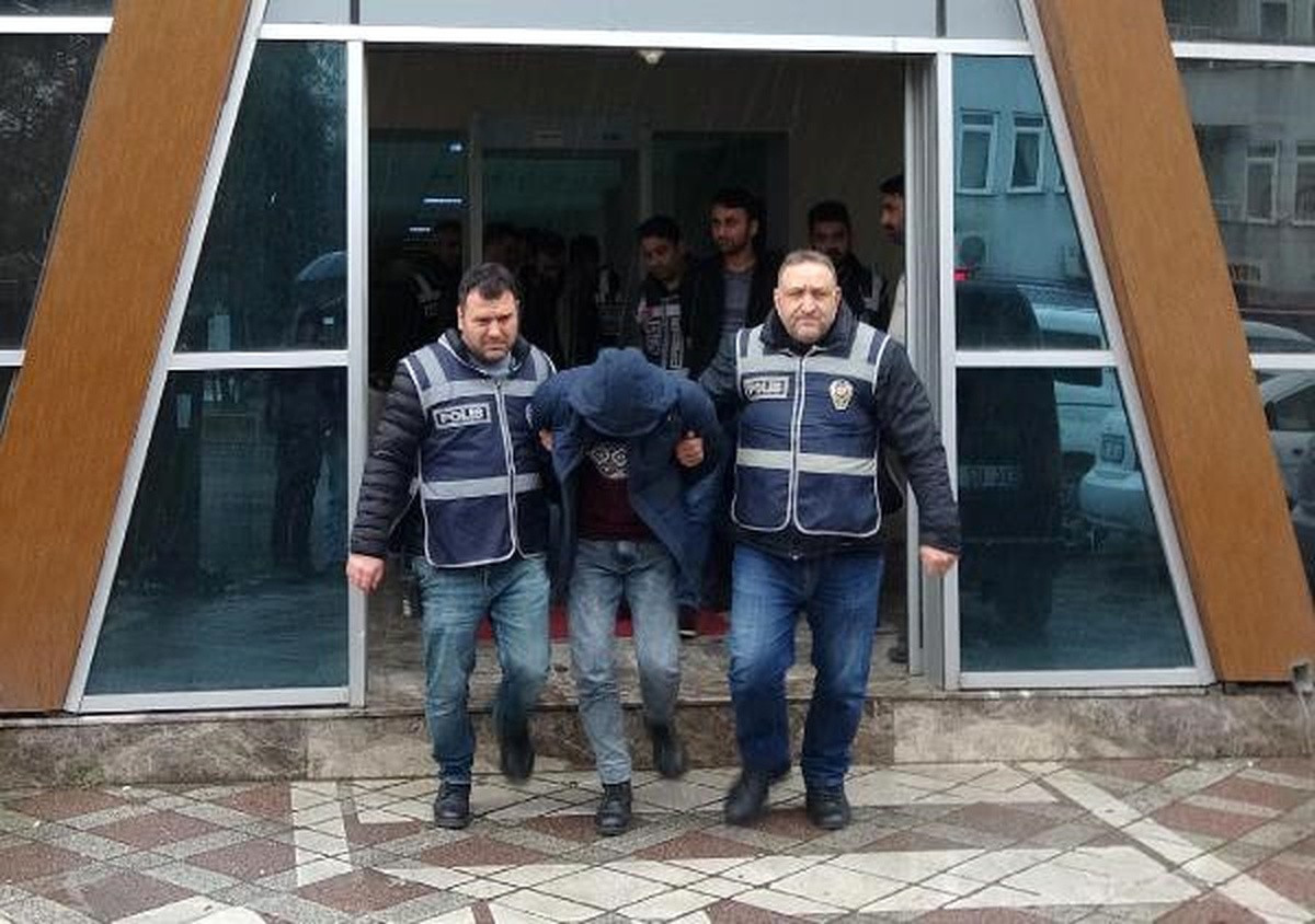 İstanbul\'da Otomobil Çalan 4 Kişi Kocaeli\'de Yakalandı