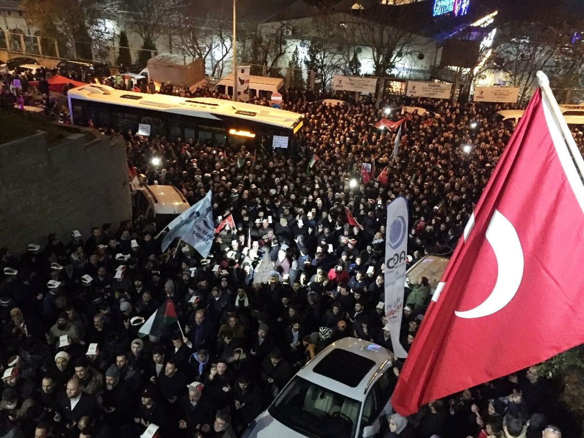 İstanbul\'daki ABD Başkonsolosluğu Önünde Kudüs Protestosu