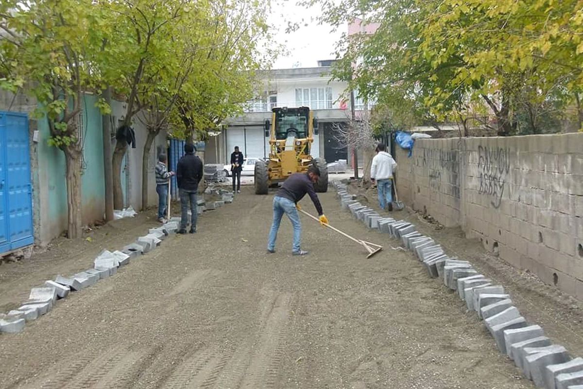 Kahta İlçesinde Kilit Parke Taşı Döşeme Çalışmaları Devam Ediyor