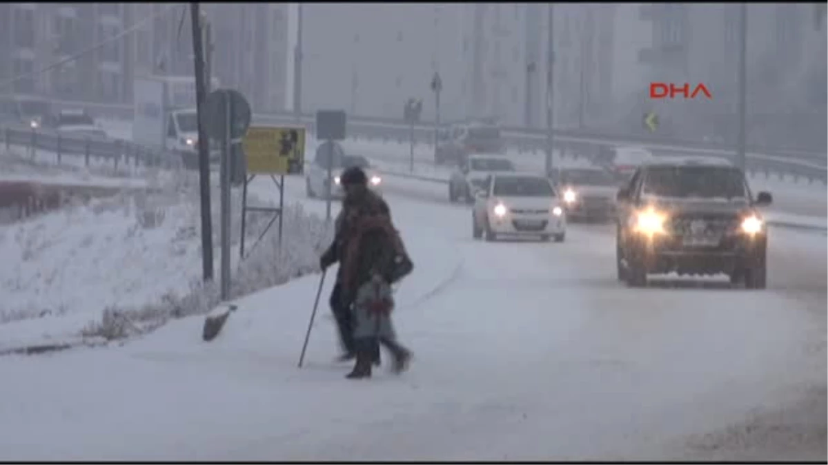 Kars\'ta Kar Yağışı Etkili Oldu