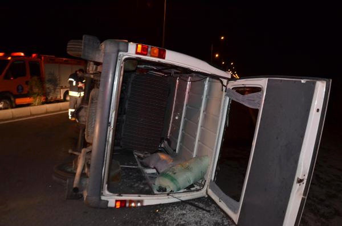 Minibüsle Hafif Ticari Araç Çarpıştı: 3 Yaralı