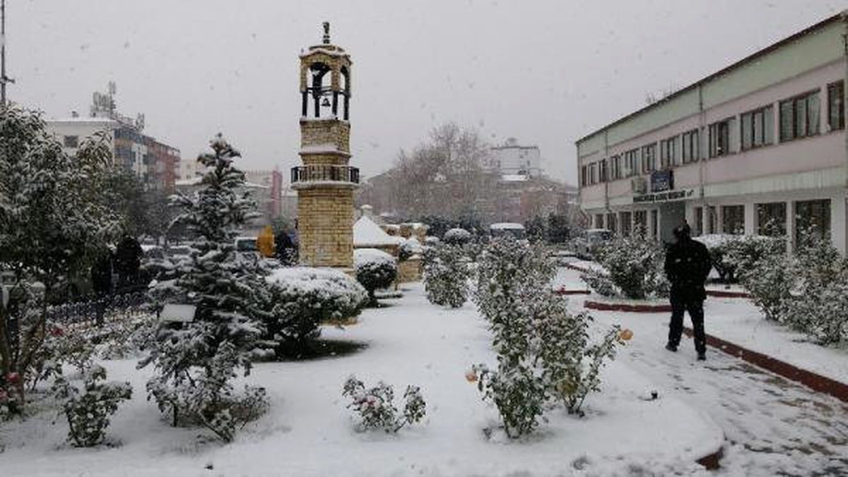 Niğde\'ye Kar Yağdı