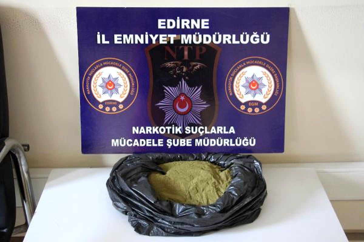 Otomobilde 1 Kilo Esrar Ele Geçirildi
