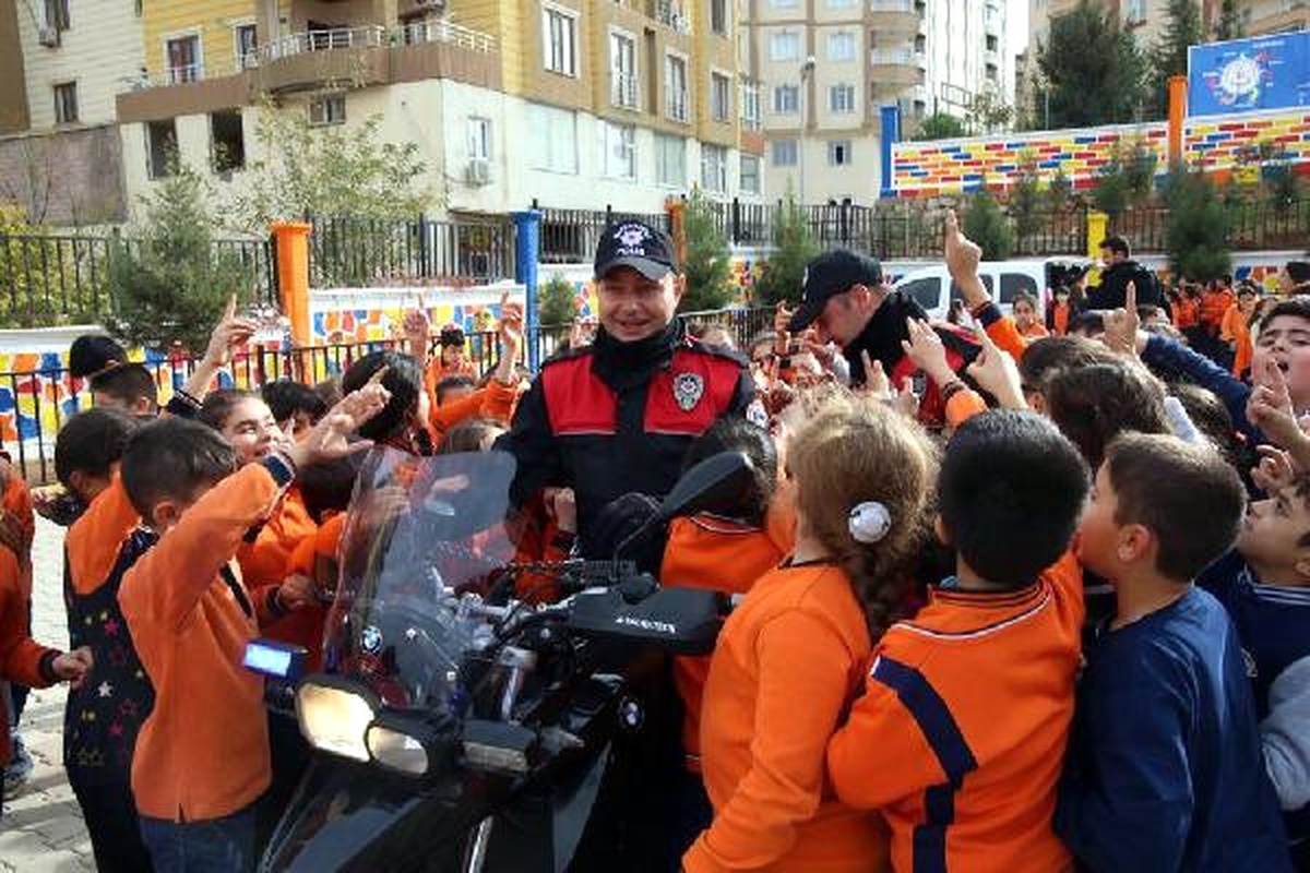 Polislerden Çocuklar İçin Güvenlik Etkinliği
