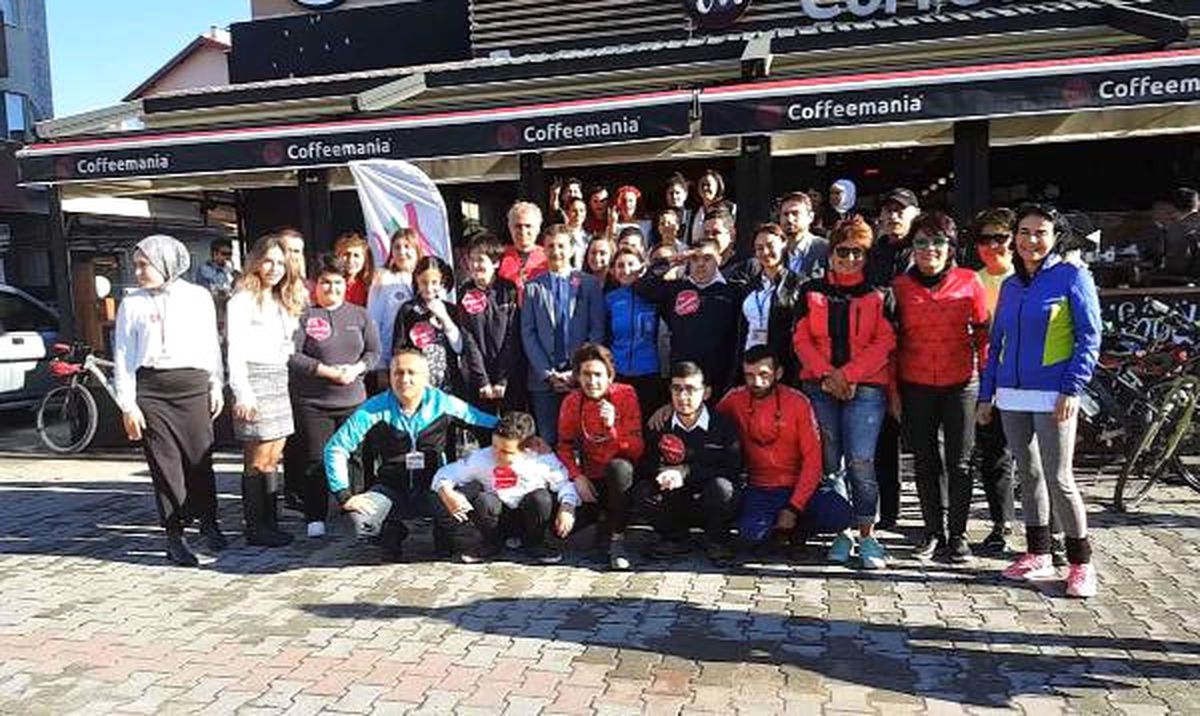 Toplumda Farkındalık İçin Engelli Çocuklar Garsonluk Yaptı
