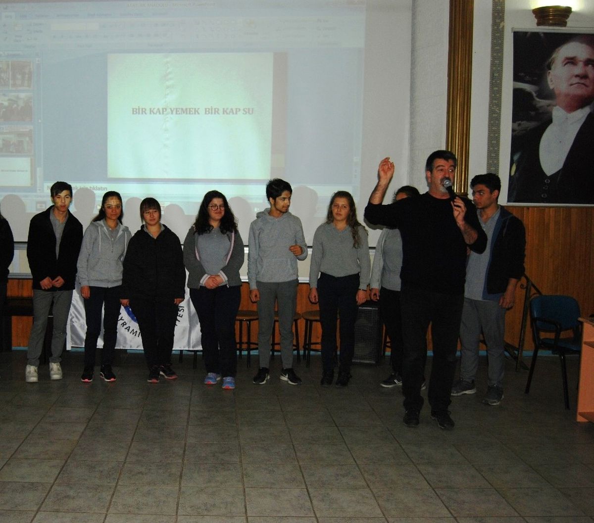 Ünlü Oyuncu İğdigül, Bayramiç\'te Öğrencilere Seminer Verdi
