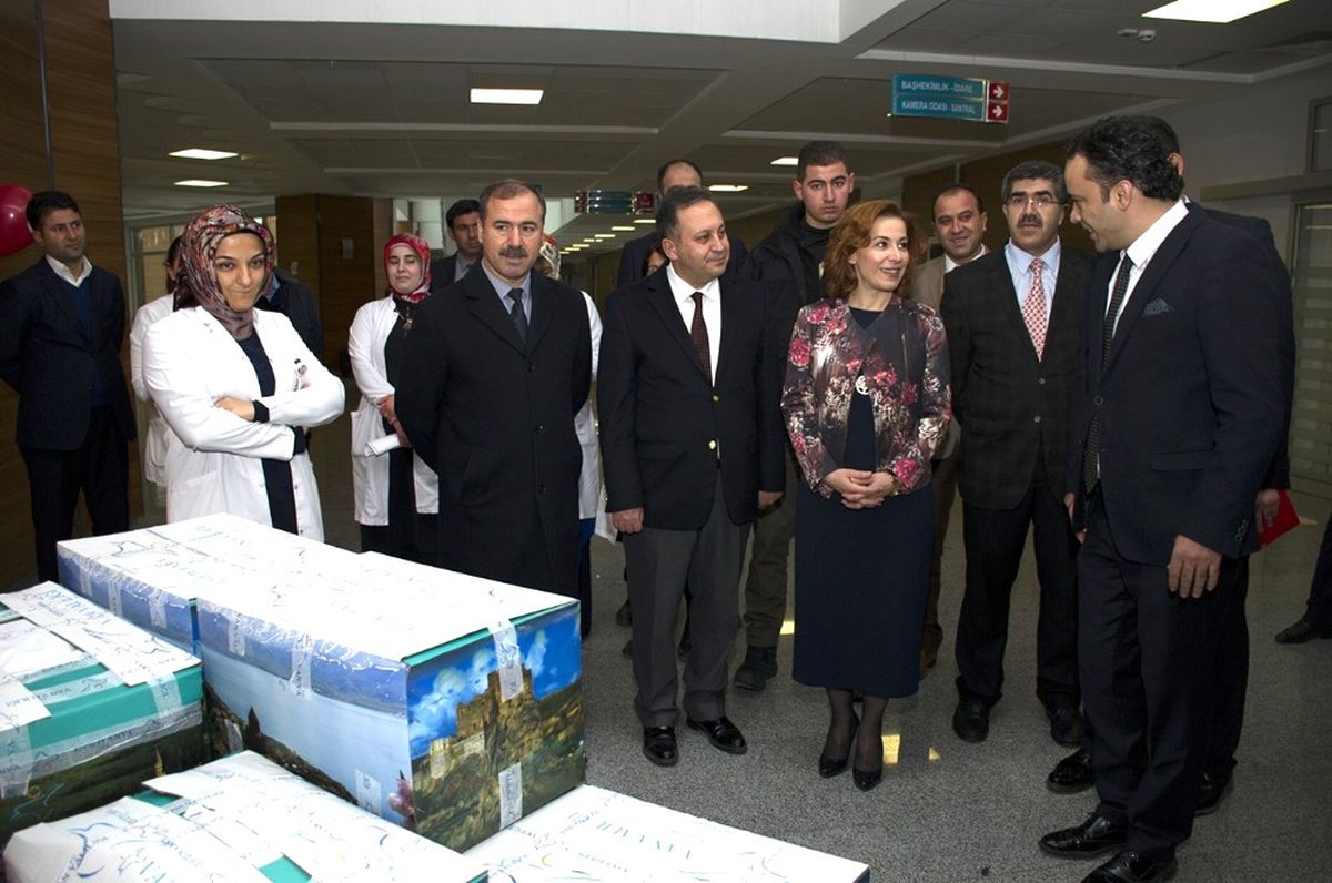 Vali Zorluoğlu\'nun Eşinden Minik Hayaller Çocuk Mağazasına Yardım