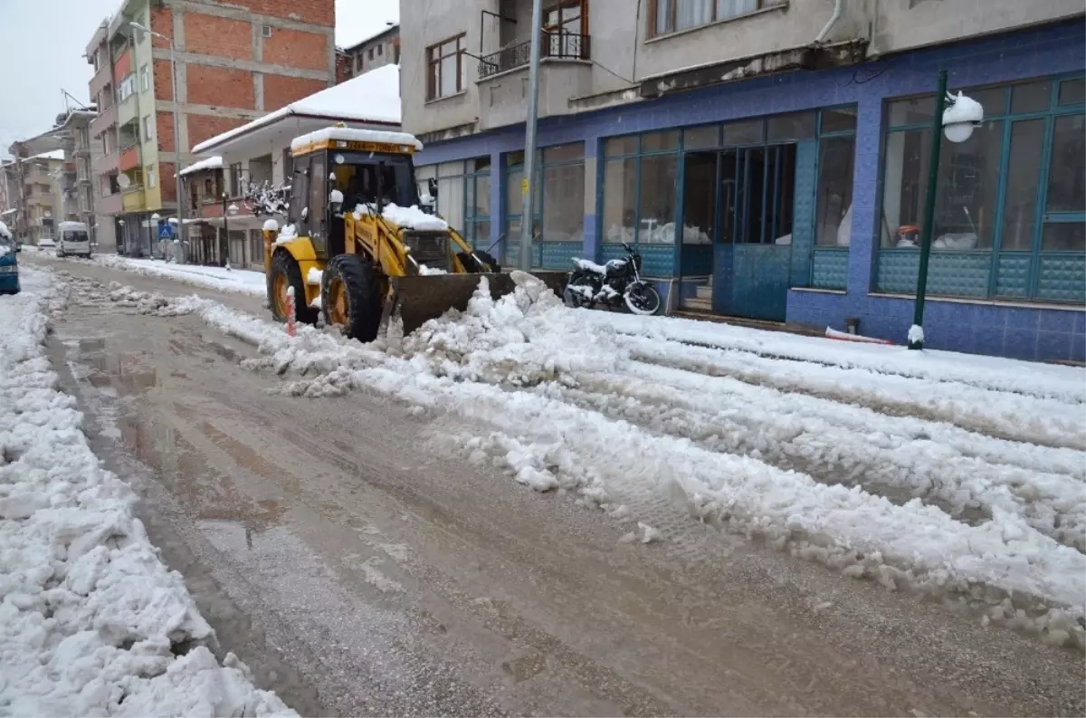 Yığılca Belediyesi\'nde Yoğun Kar Mesaisi