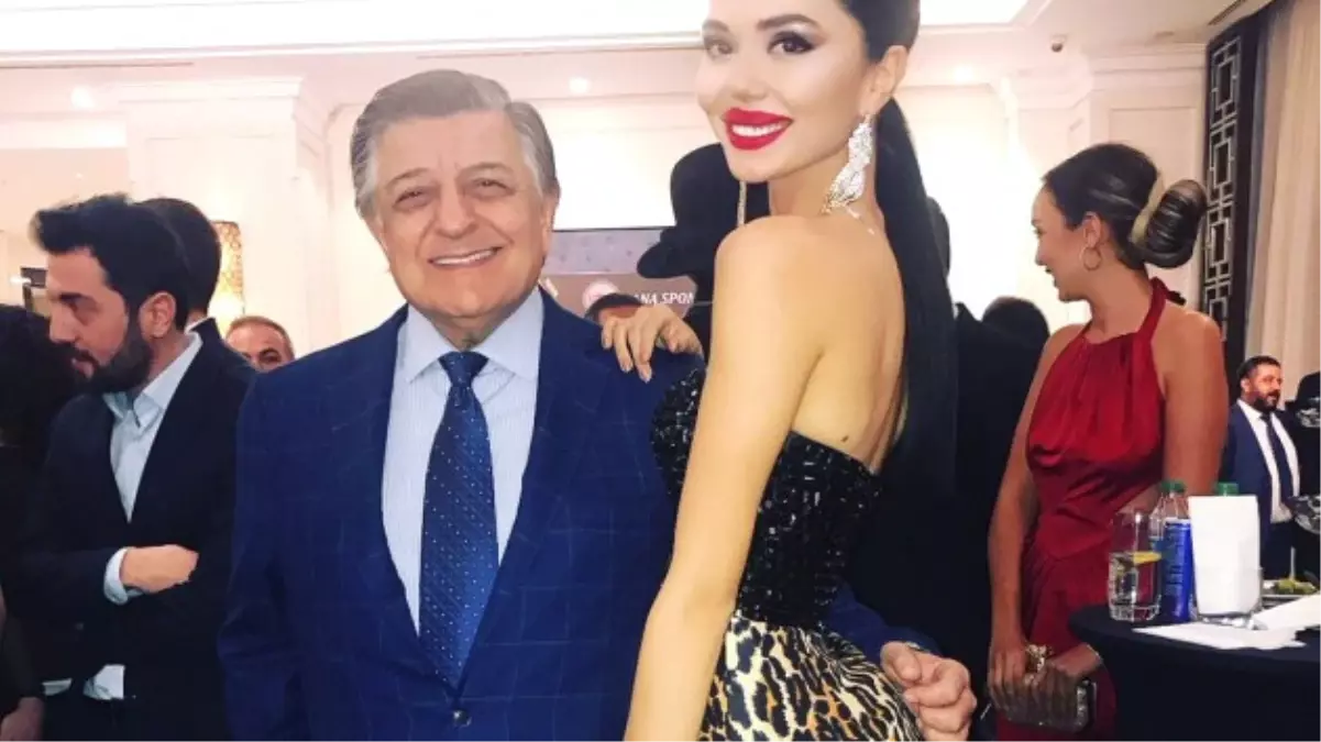 Yılmaz Vural, Cansu Taşkın\'la Çektirdiği Fotoğrafta Elini Nereye Koyacağını Bilemedi