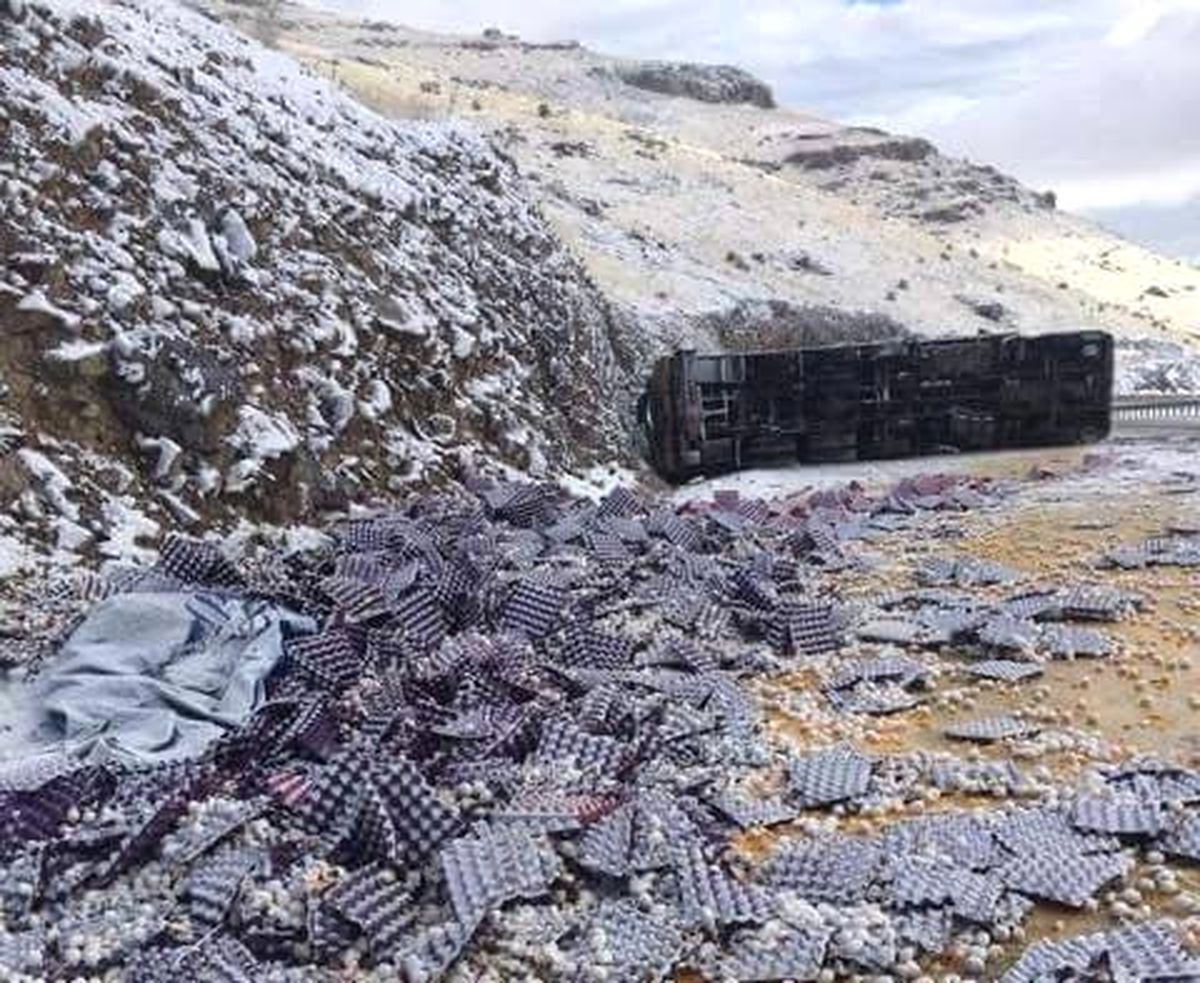 Yumurta Yüklü Tır Devrildi: 1 Yaralı