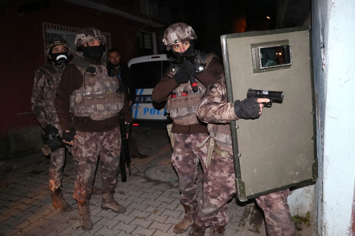 Adana\'da Deaş Operasyonu: 12 Gözaltı