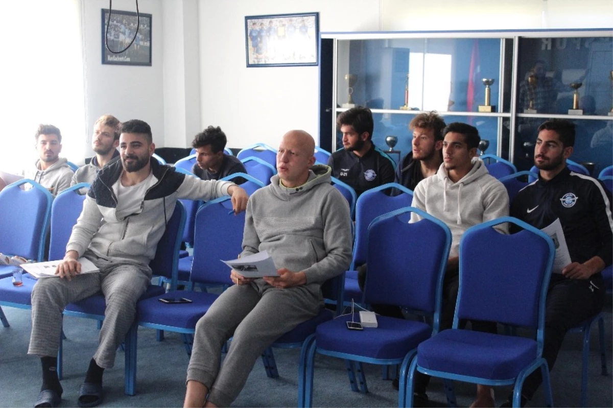 Adana Demirsporlu Futbolcular İngilizce Öğreniyor