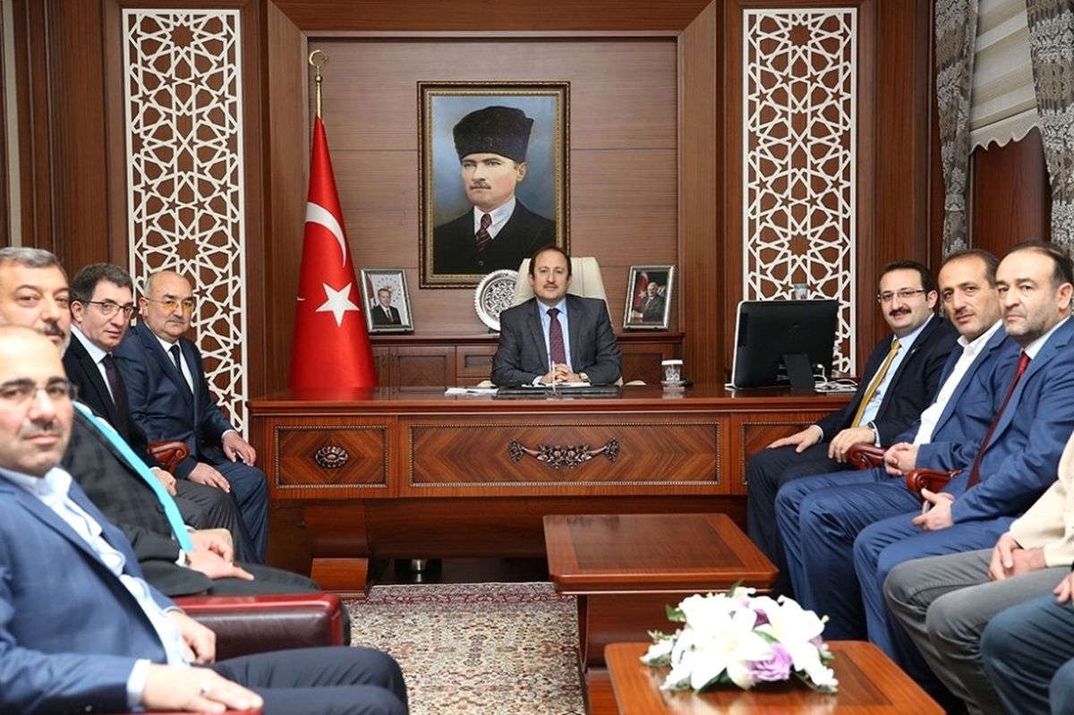 AK Parti İl Yönetimi Vali Ali Hamza Pehlivan\'ı Ziyaret Etti