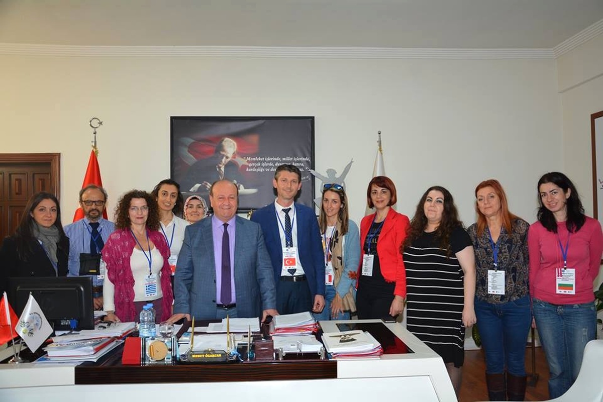 Başkan Özakcan\'a \'Farklıların Gökkuşağı\' Proje Ekibinden Ziyaret