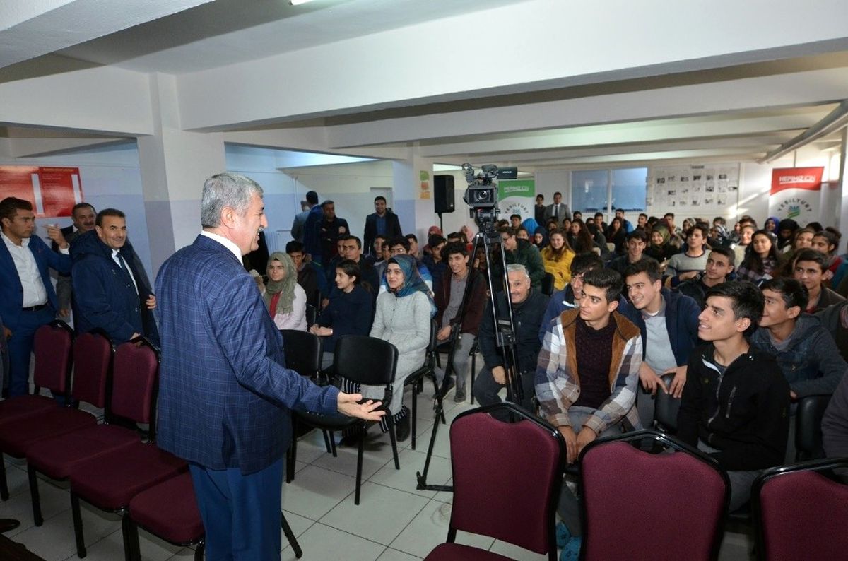 Başkan Polat Öğrencilerle Bir Araya Geldi