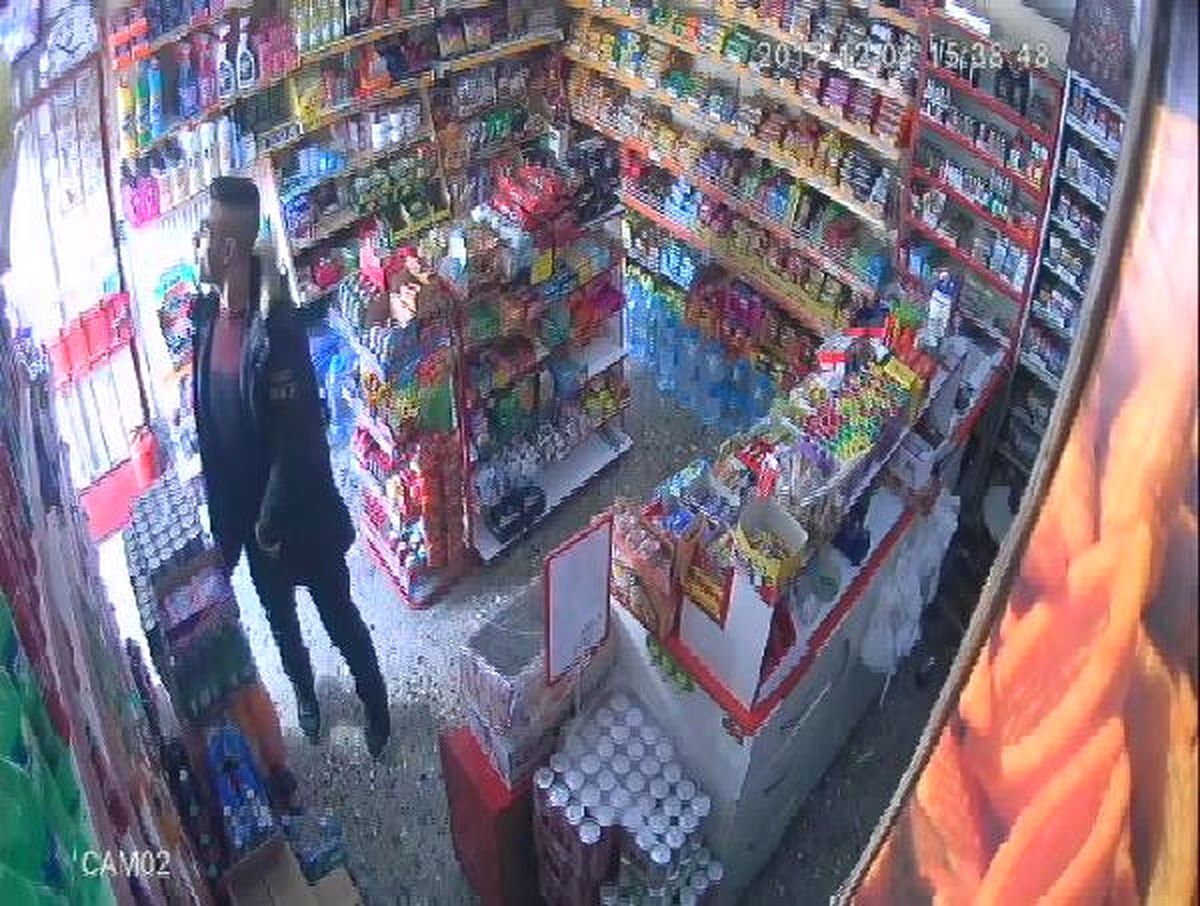 Biri Oyaladı, Diğeri Çantadaki ve Kasadaki Paraları Çaldı