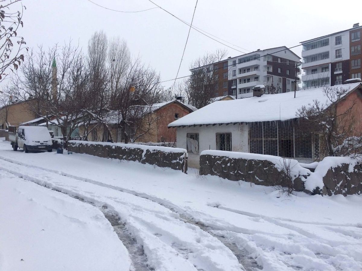 Bitlis\'te 158 Köy Yolu Ulaşıma Kapandı
