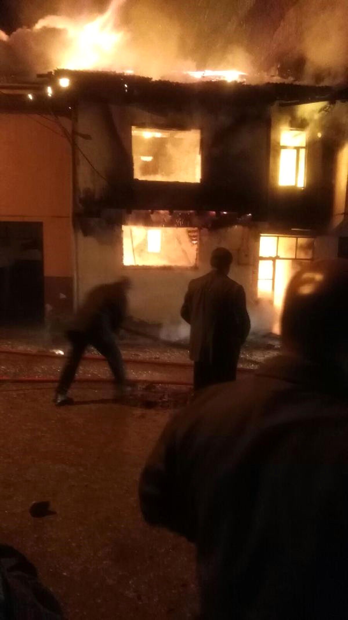 Bursa\'da İki Kardeşin Evleri Alev Alev Yandı