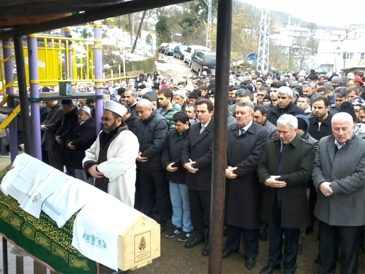 Çatıdan Düşen Muhtar Toprağa Verildi