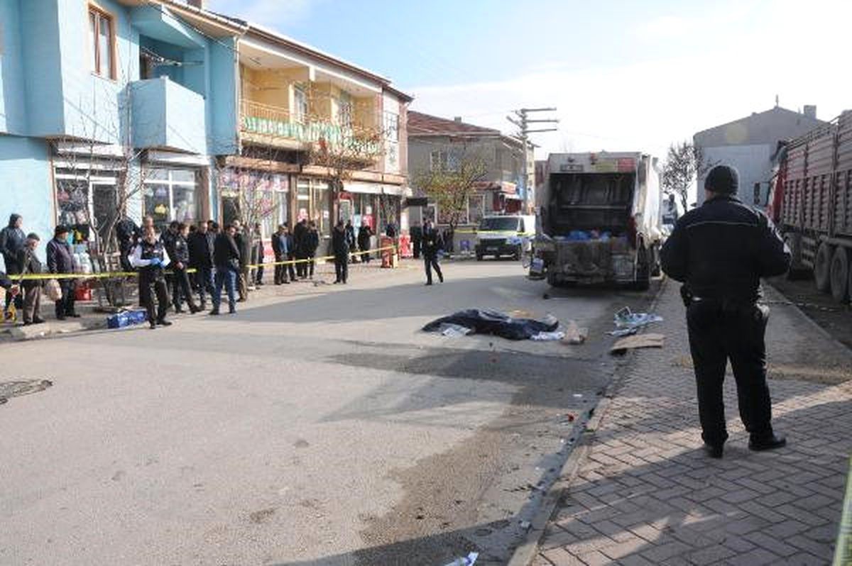 Çöp Dökmek İstediği Kamyonun Altında Kalarak Öldü