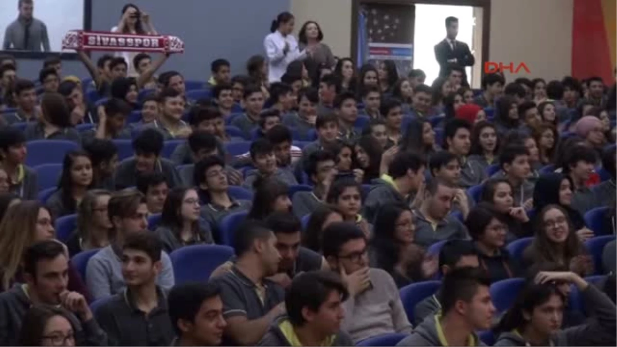 Demir Grup Sivassporlu Futbolcular Öğrencilerle Buluştu