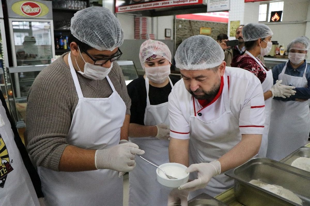 Engelli Öğrenciler Hamur Yoğurdu, Pide Yaptı