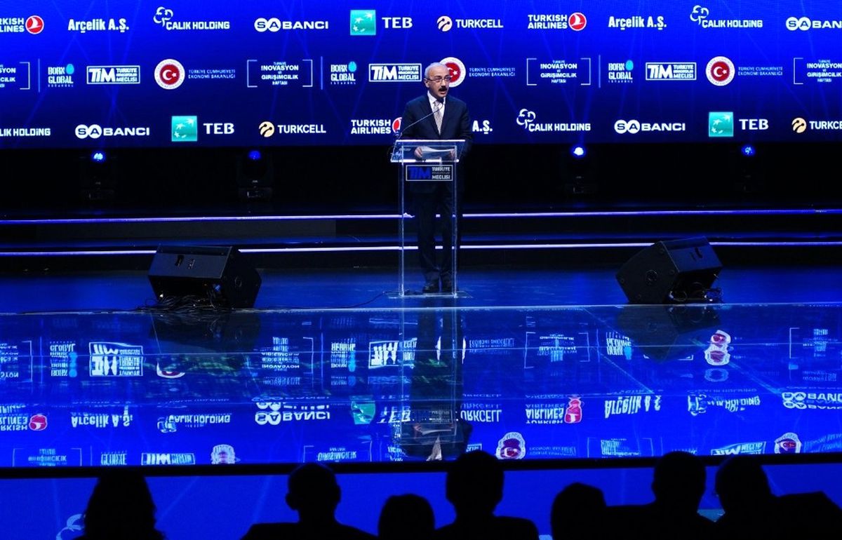 Genç Mucitler Bakan Elvan\'ın Elinden Ödüllerini Aldılar