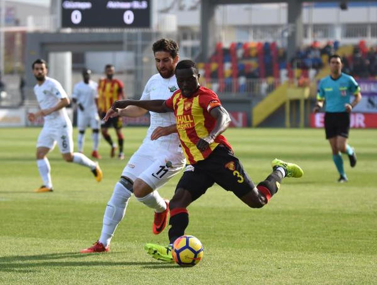 Göztepe\'de Traore Şoku