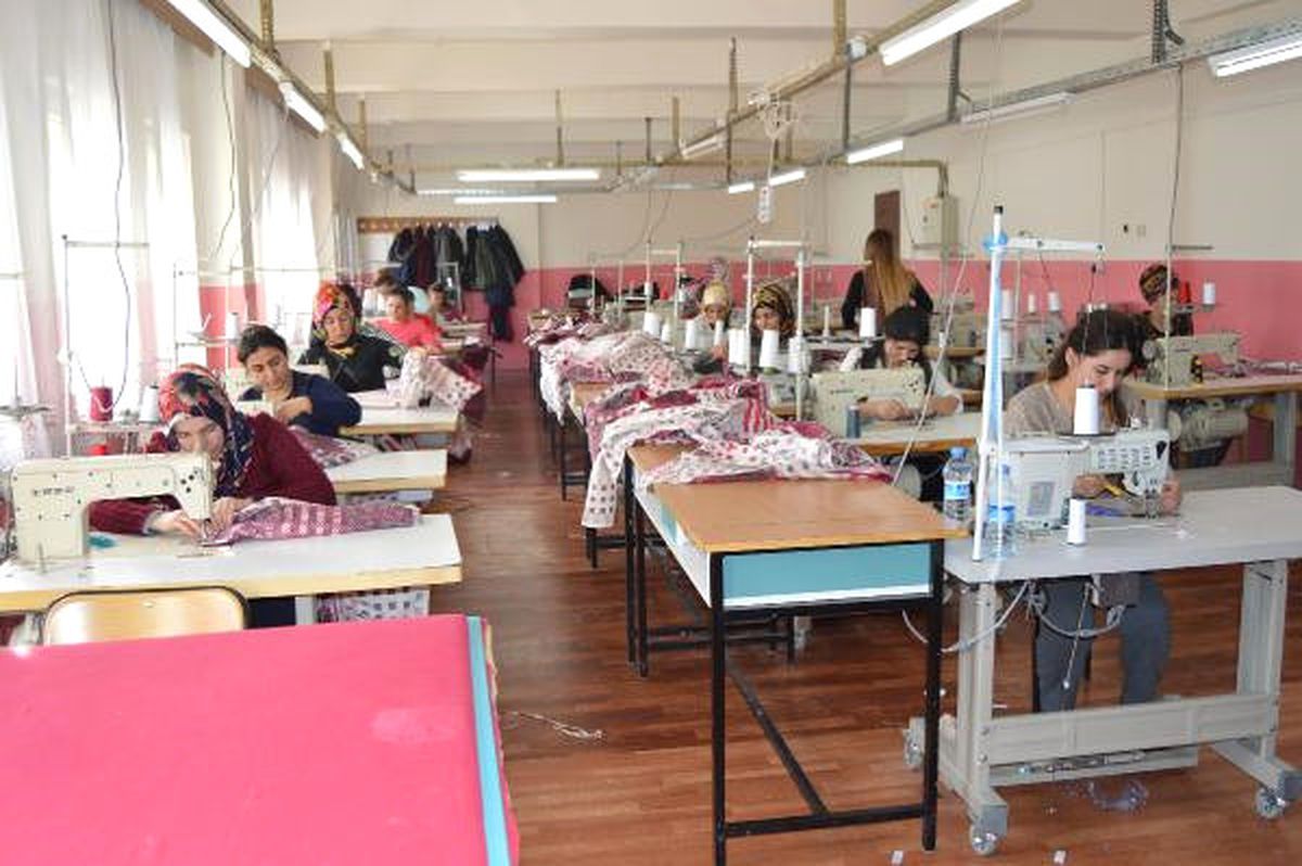 Hakkarili Kadınlar Nevresim Üretiyor