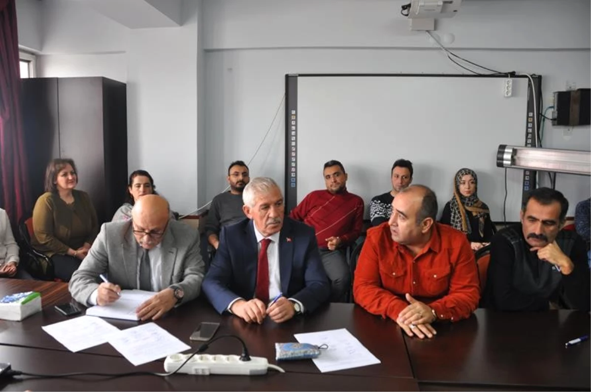 İl Milli Eğitim Müdürü Osman Elmalı Kitap Yazım Komisyonları ile Toplantı Yaptı