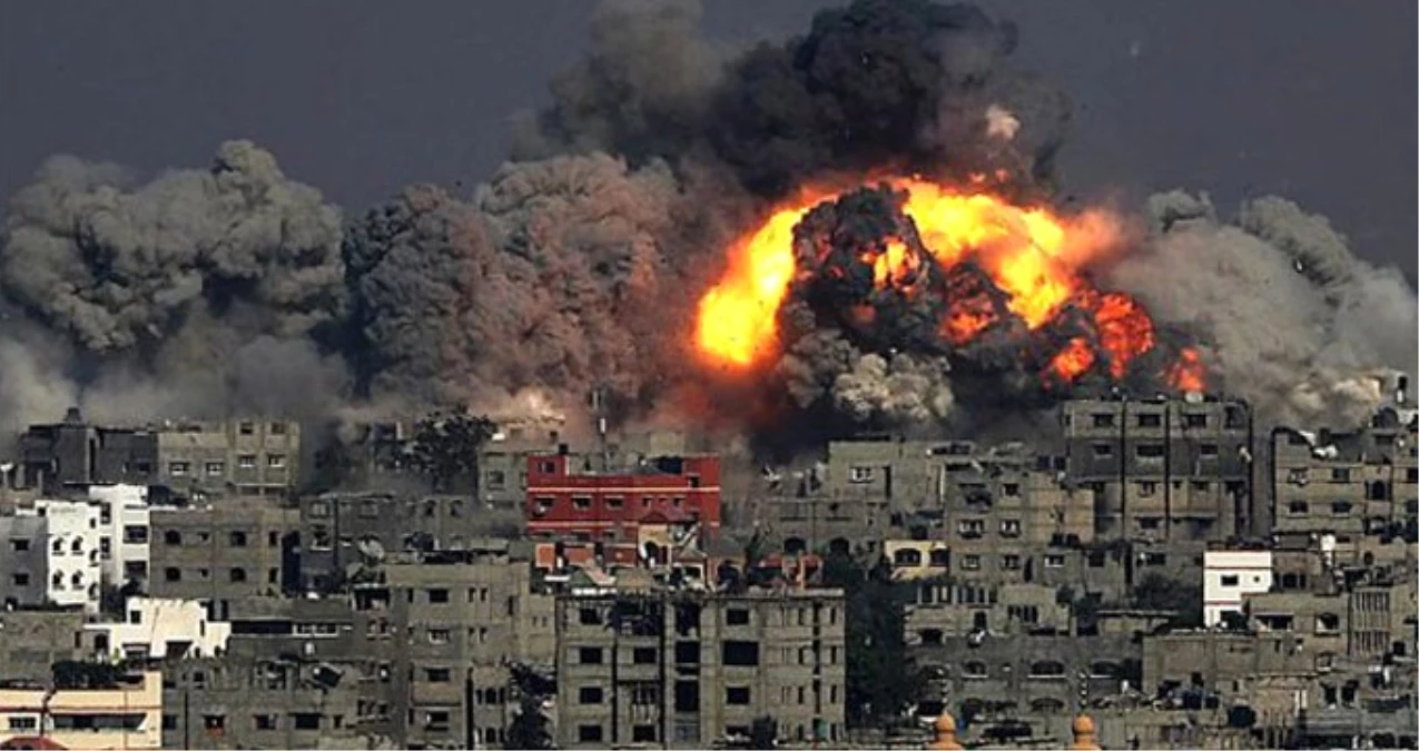 İsrail, Tanklar ve Savaş Uçaklarıyla Gazze\'yi Vurdu