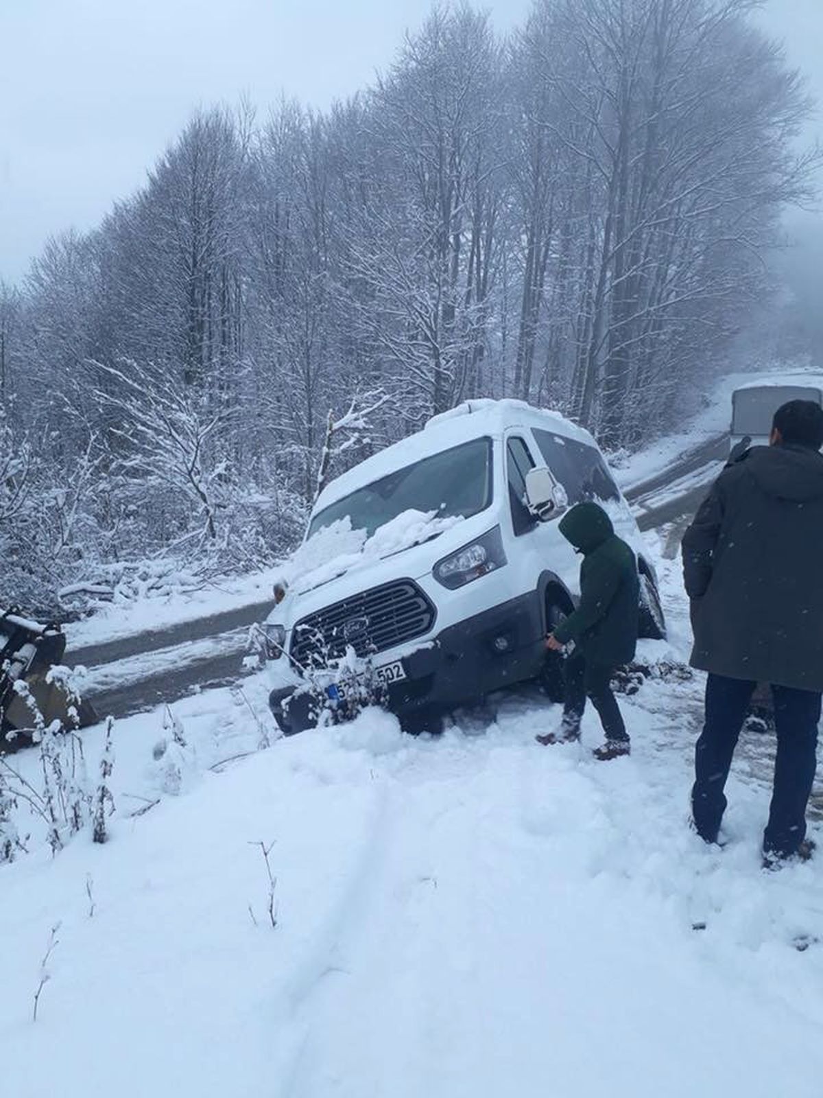 Karda Mahsur Kalan 12 Öğrenci Kurtarıldı