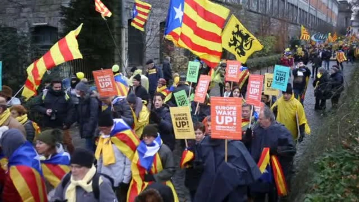 Katalanlardan Brüksel\'de 45 Bin Kişilik Gövde Gösterisi