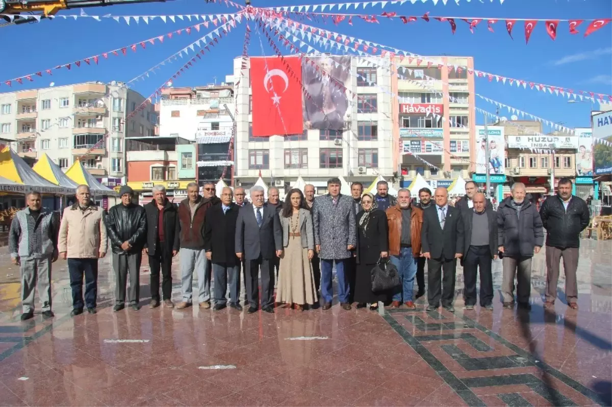 Kilis\'te Add ve CHP Alternatif Çelenk Sundu