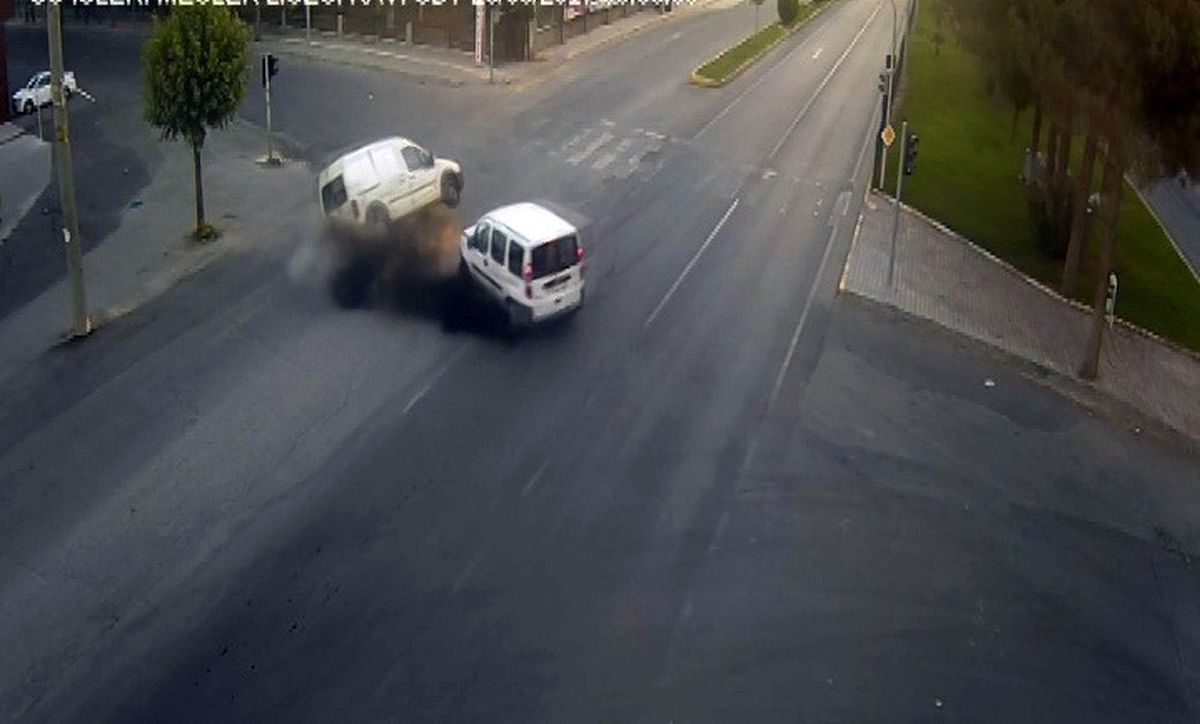 Kırmızı Işık İhlali Kazaları Beraberinde Getirdi