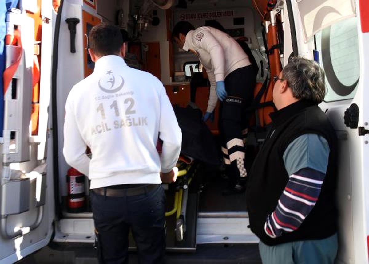 Kıskançlık Krizine Girip, Eşini Göğsünden Bıçakladı