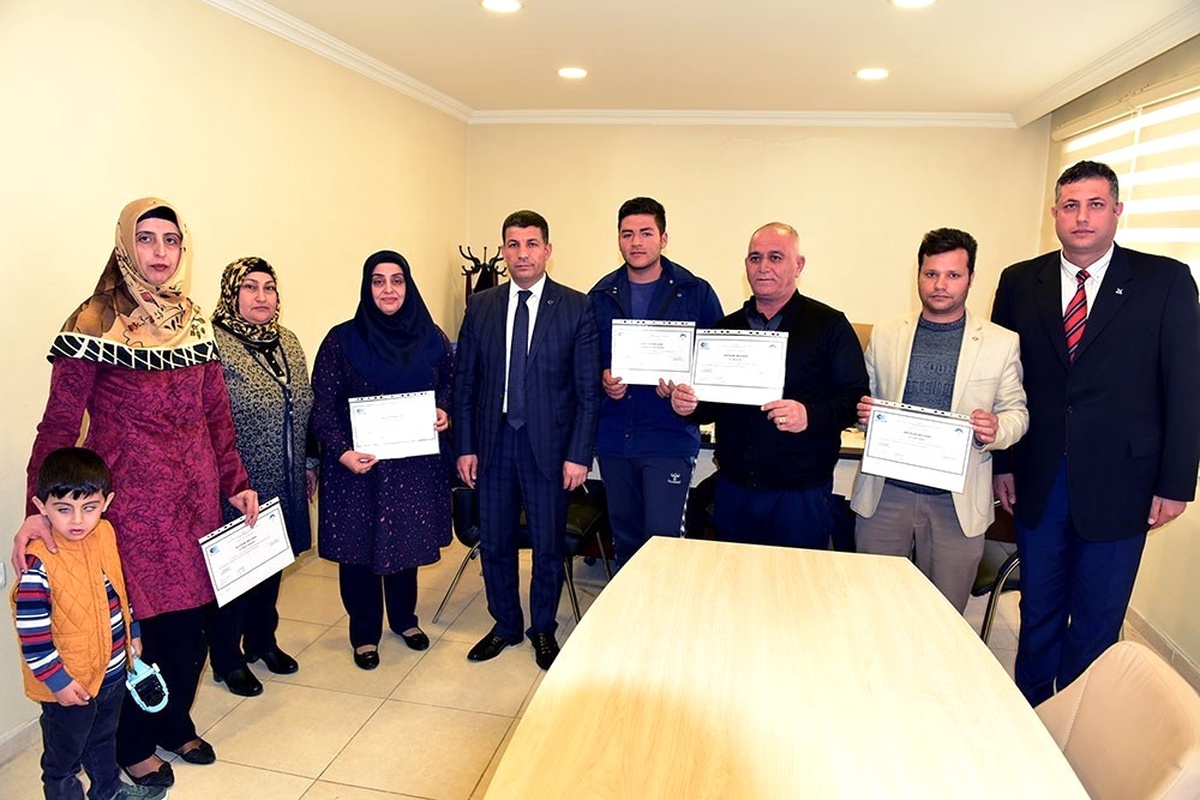 Kosgeb Kursunu Tamamlayanlar Sertifikalarını Alıyor