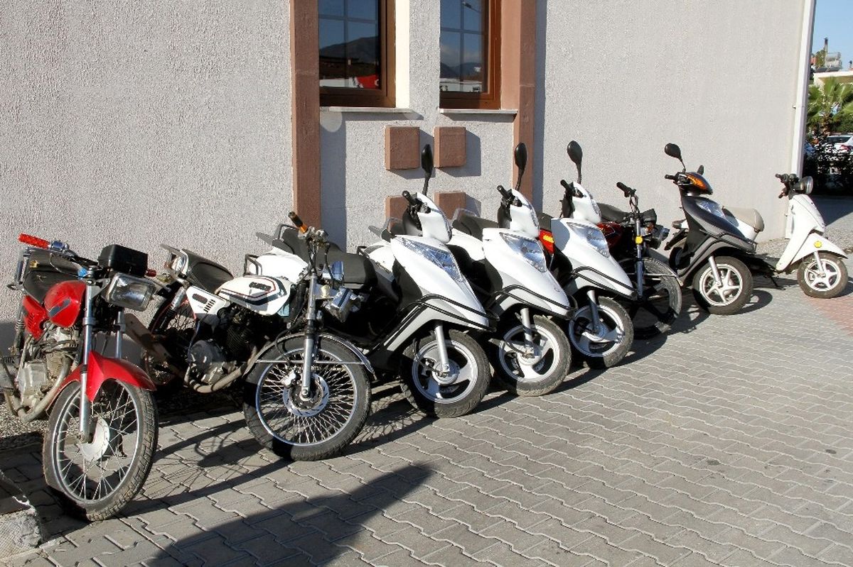 Motosiklet Çetesi İşbaşında Yakalandı