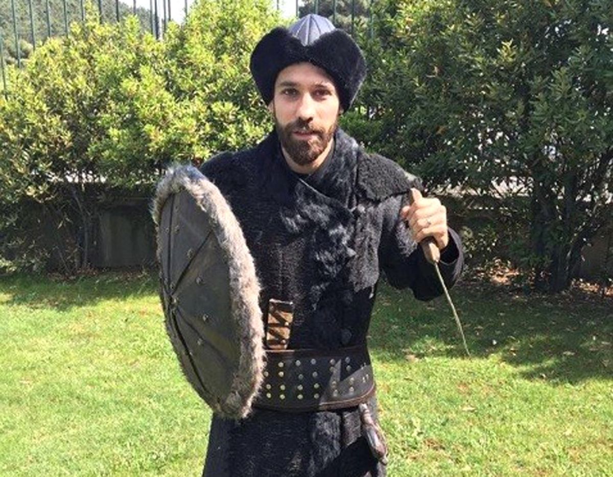 Olcay Şahan\'dan \'Diriliş\' Pozu