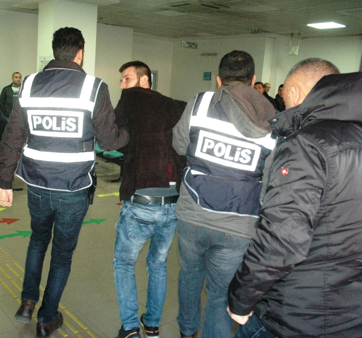 Otomobilden Ses Sistemi Çalan Hırsız Zanlısı Yakalandı