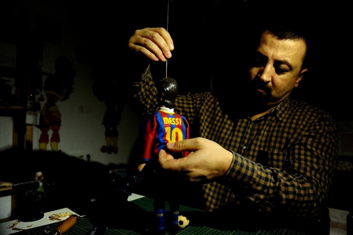 "Kuklabaz" Çocukları Eğlendiriyor