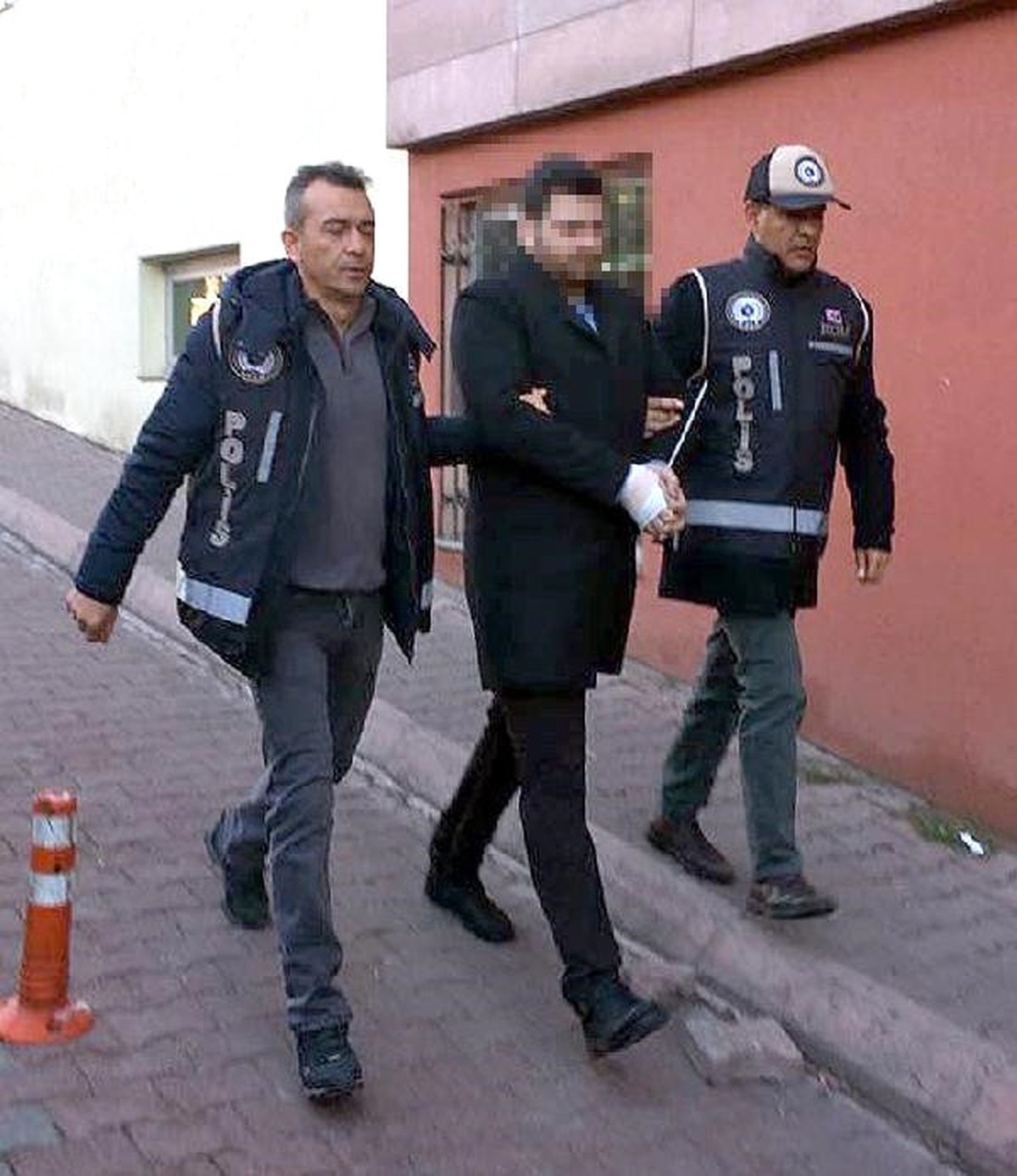 Sahte Paralarla Yakalanıp Gözaltına Alındı