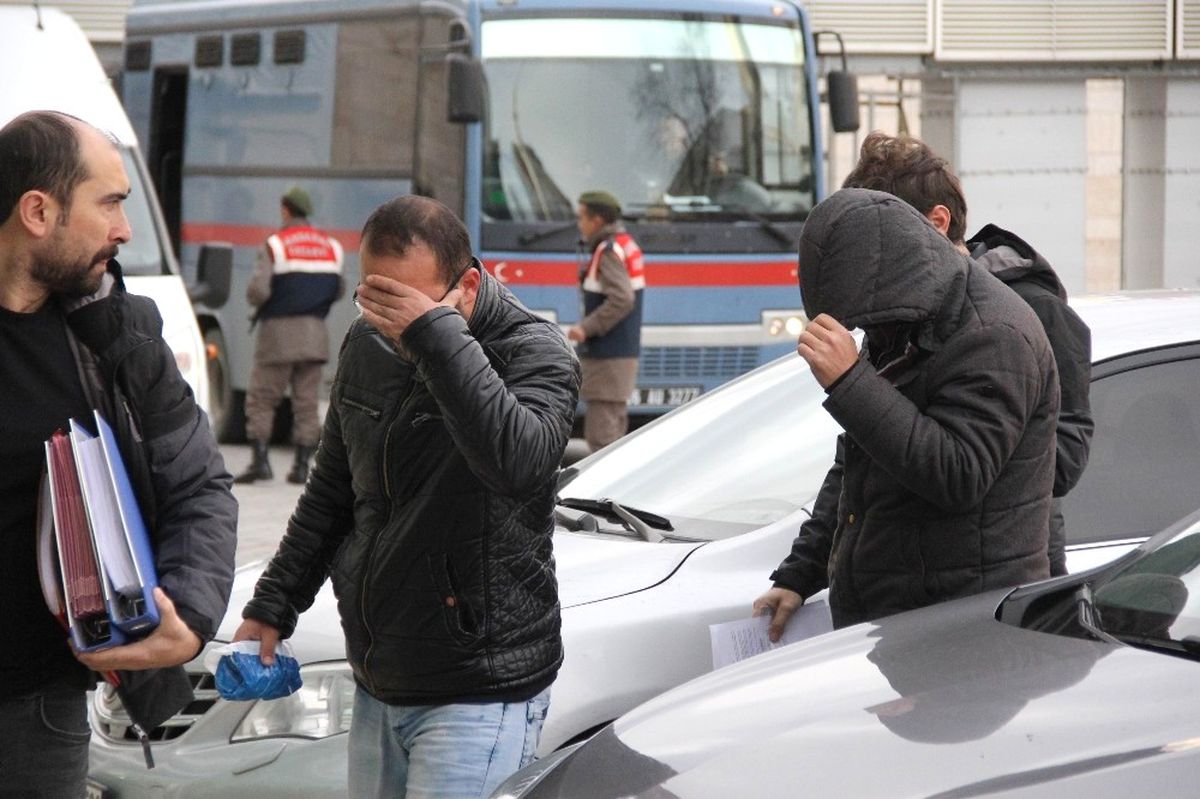 Samsun\'da Kaçak Sigara Operasyonunda 4 Kişi Adliyeye Sevk Edildi