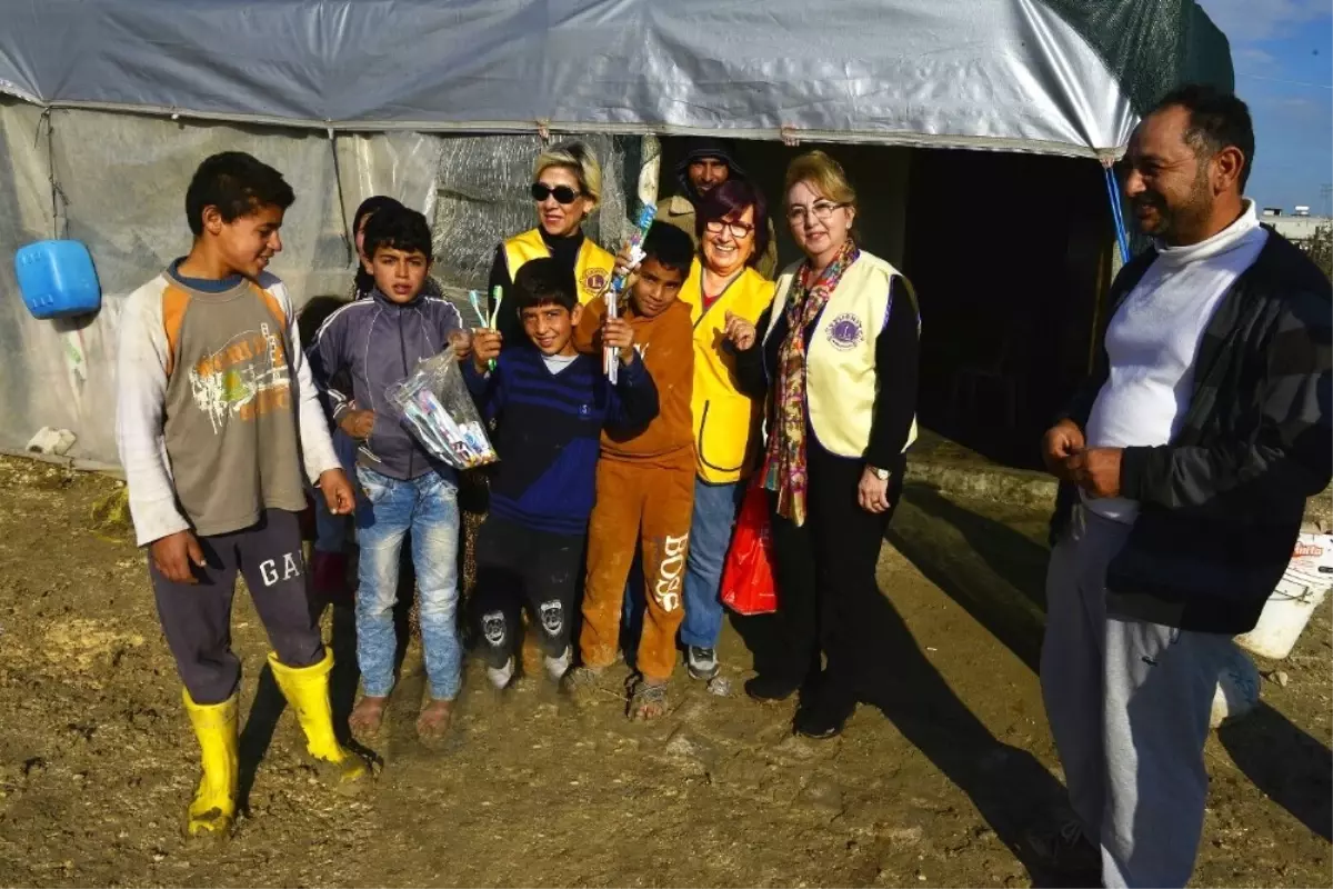 Suriyeli Mültecilere Diş Fırçası ve Diş Macunu Desteği