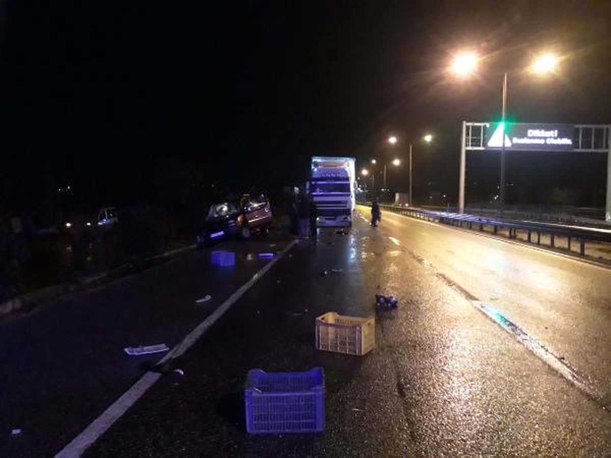 Ters Şeride Giren Hafif Ticari Araç Tır\'a Çarptı: 1 Ölü
