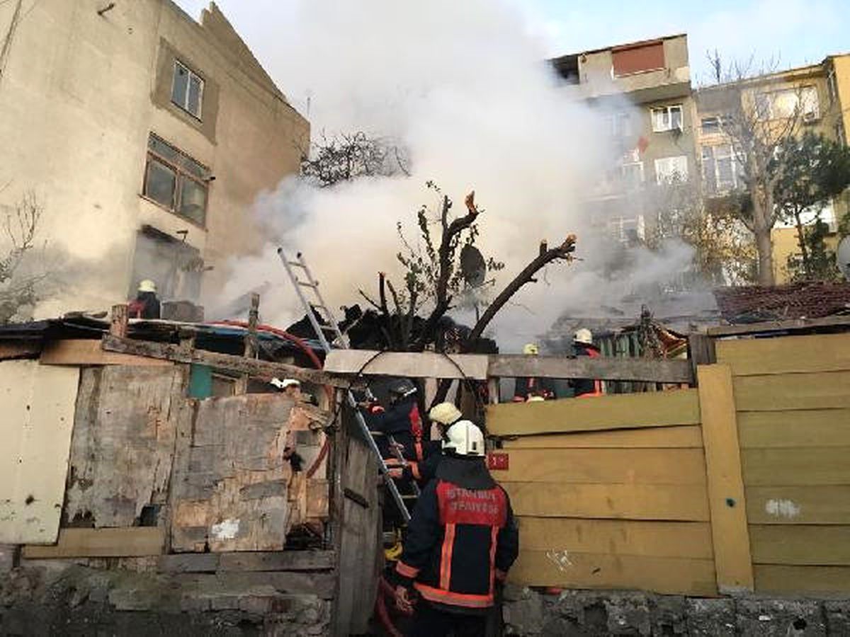 Üsküdar\'da Korkutan Yangın (2)