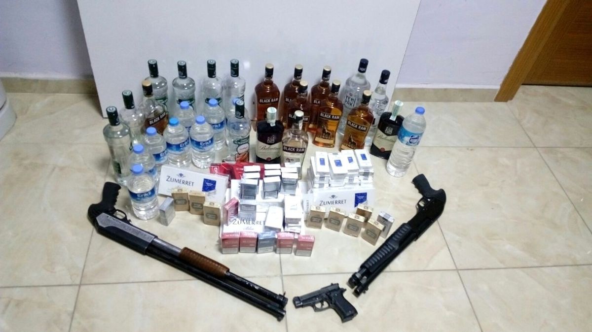 Yakakent\'te Kaçak İçki ve Sigara Ele Geçirildi