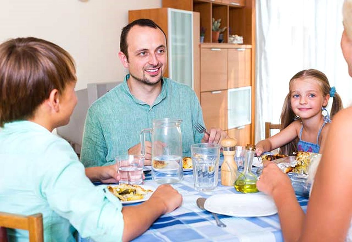 Yemeyen Çocuğa Yemek Yedirme Yolları